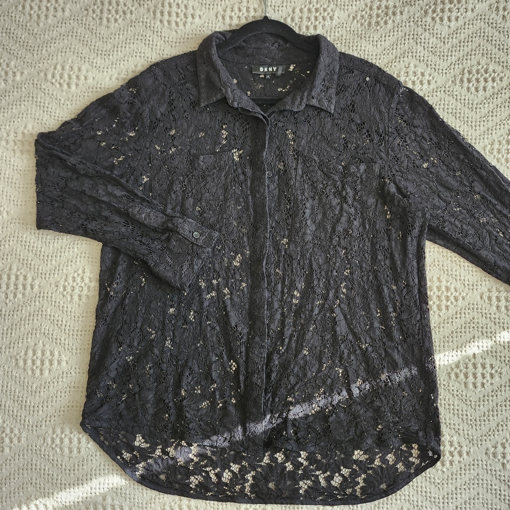 ✨️2/$30 DKNY Lace Top